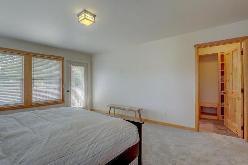 Hutson's Bridgeview **30 Day minimum** - image 10