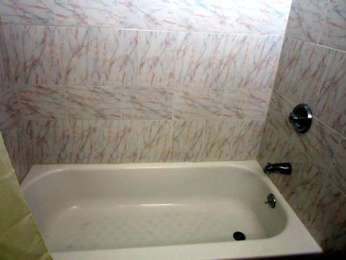 Budget Host Inn – Arlington, TX