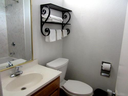 Budget Host Inn – Arlington, TX