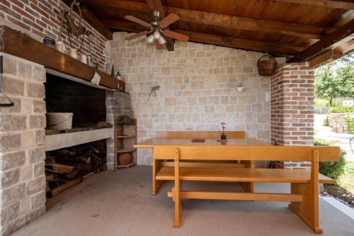 Family friendly house with a swimming pool Radovin, Zadar - 21307 in Radovin