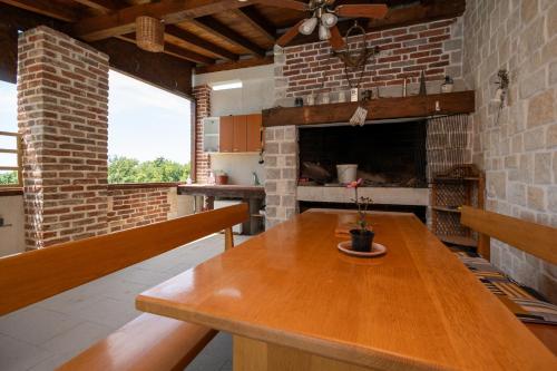 Family friendly house with a swimming pool Radovin, Zadar - 21307 in Radovin