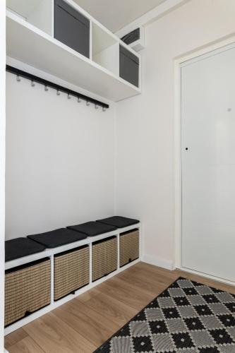 ทางเข้า, Modern apartment with balcony and free parking in เซสตาเคิร์ต