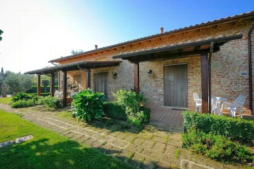 A szálláshely kívülről, Lake View Apartment In Umbria in Casamaggiore