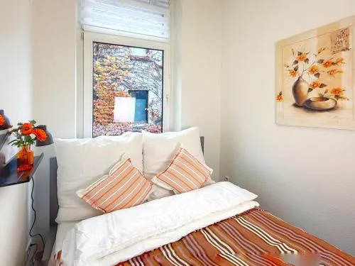 2-Schlafzimmer-Apartment bis 4 Pers - Nähe HBF & Messe DUS in Krefeld, Deutschland