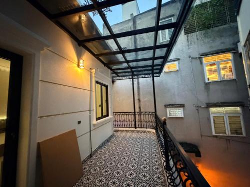 Exterior view, The White Villa Van Mieu in Hoan Kiem District - Hang Bong/Quan Su