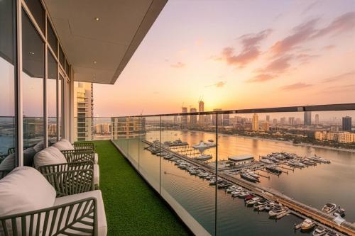 Livbnb-3BR Plus Maid's Room with Marina and City Skyline Views, Dubai (photo 3)