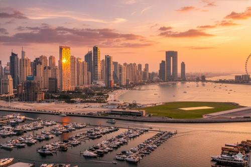 Livbnb-3BR Plus Maid's Room with Marina and City Skyline Views, Dubai (photo 5)