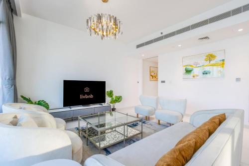 Livbnb-3BR Plus Maid's Room with Marina and City Skyline Views, Dubai (photo 6)