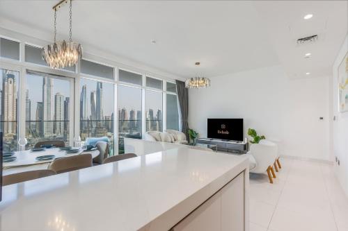 Livbnb-3BR Plus Maid's Room with Marina and City Skyline Views, Dubai (photo 7)
