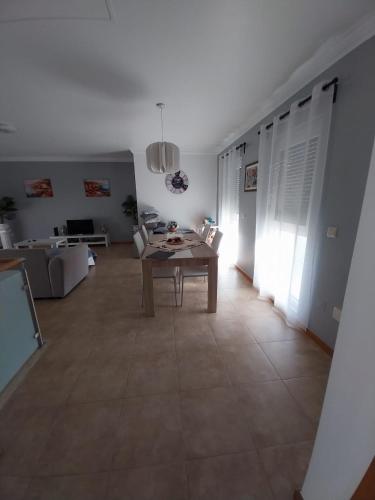 Central Triangle Lisbon-Sintra-Cascais -Apartment with Easy Access & Parking in เซาโดมิงโกส เดรานา