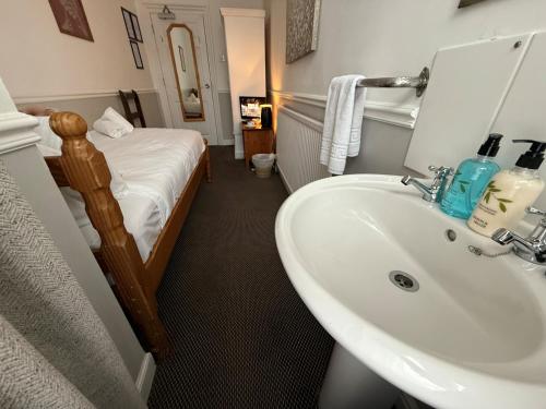 Central Hotel - image 10