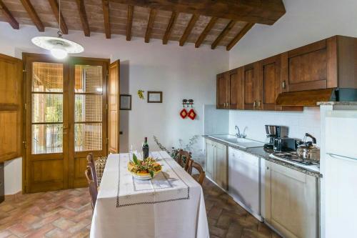 A szálláshely kívülről, Apartment With View Of Lake Trasimeno in Casamaggiore