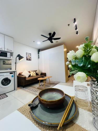 Cozy mercu summer suite 5mint WD KLCC luxury apartment free wifi netfliix - image 5