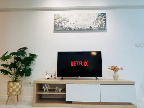 Cozy mercu summer suite 5mint WD KLCC luxury apartment free wifi netfliix - image 7