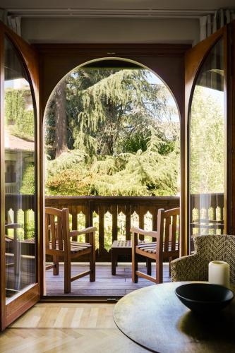 room detail thumbnail 2