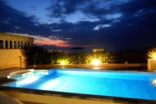 Family-friendly apartments with swimming pool Rogoznica - 7557 in โรกอสนิก้า