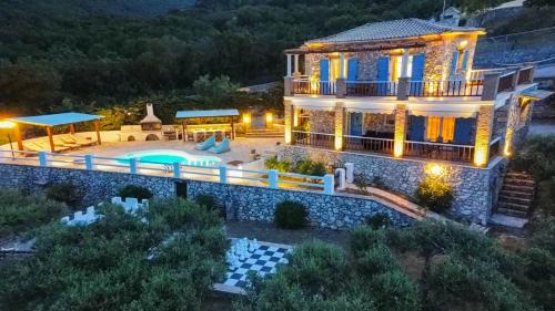 3 bedrooms, 5 beds