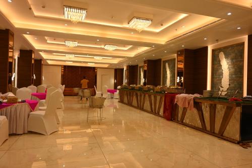 Банкетна зала, Hotel RS Grand in Chandauli