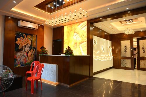 Вход, Hotel RS Grand in Chandauli