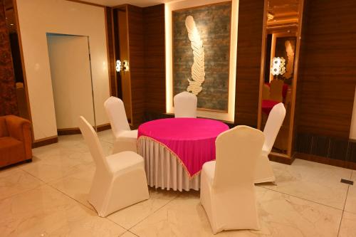 Банкетна зала, Hotel RS Grand in Chandauli