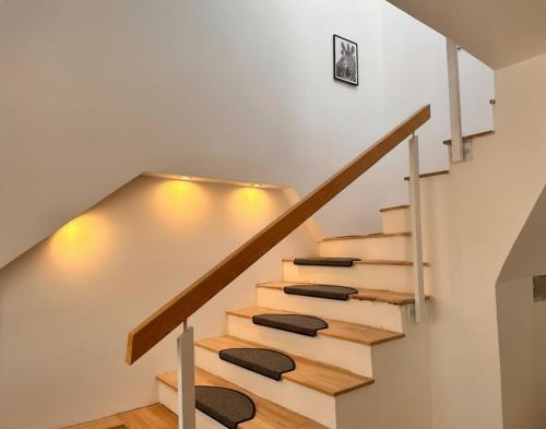 Spacious & Cozy Guesthouse - Near Metro & City Center - 3 Beds for 5 Person, Вена (фото 5)