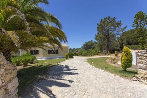Villa Horta by Villa Plus - image 2