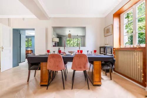 House, garden, Eiffel Tower, Palace of Versailles in Sevres