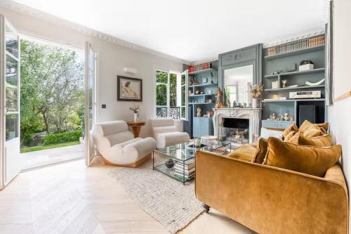 House, garden, Eiffel Tower, Palace of Versailles in Sevres