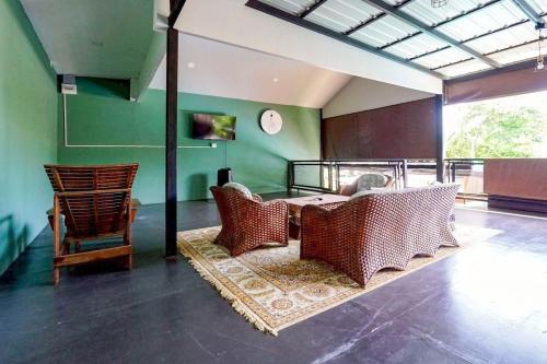 7Sea Beach Pool Villa near Fossil Shell Beach