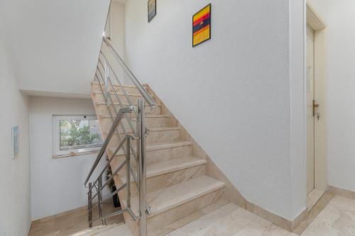 Apartments with parking space Makarska - 24562 - image 2