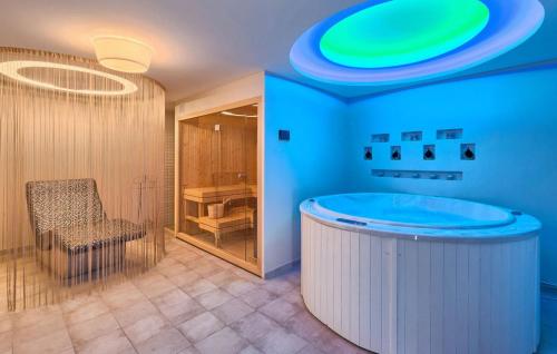 Villa Campi for 10 persons near Pula with large garden, private golf and tennis court, kids playgrou in Veliki Vareski