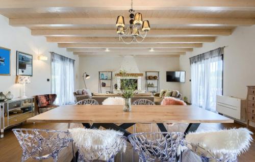 Iekārtas, Villa Campi for 10 persons near Pula with large garden, private golf and tennis court, kids playgrou in Veliki Vareski