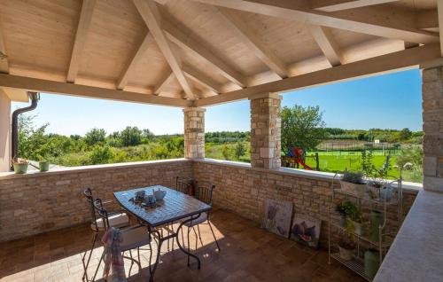 Balkons/terase, Villa Campi for 10 persons near Pula with large garden, private golf and tennis court, kids playgrou in Veliki Vareski