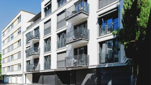 Entrance, COSMOPOLITAN APARTMENTS Zurich Seefeld near Parkanlage Zuerihorn