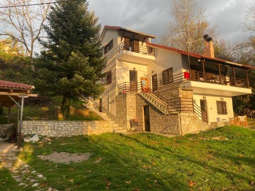 Το σαλέ της λίμνης (Το σαλε της λιμνης) in 칼리비아 피락티스
