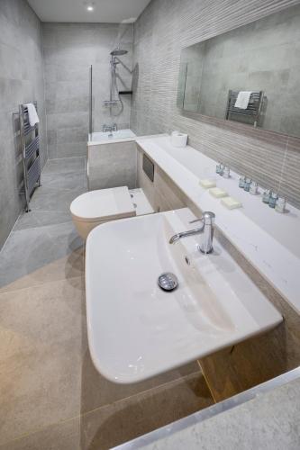 New Town Hotel - image 7