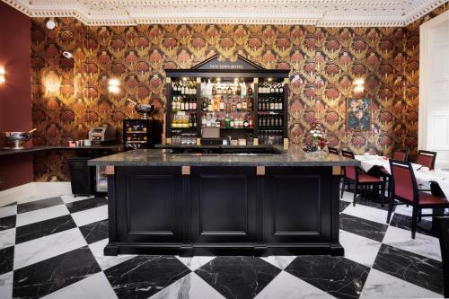 New Town Hotel - image 9