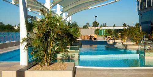 Swimming pool, Mercure Sydney Liverpool in Liverpool