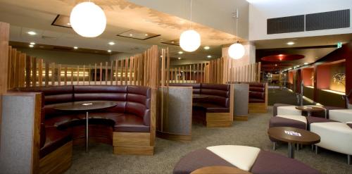 Bar/lounge, Mercure Sydney Liverpool in Liverpool
