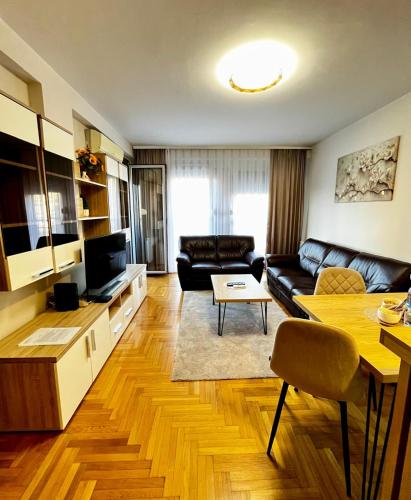 Novi Sad Premium Fair Apt - Fast WiFi