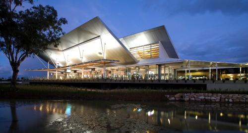 Entrance, Mercure Sydney Liverpool in Liverpool