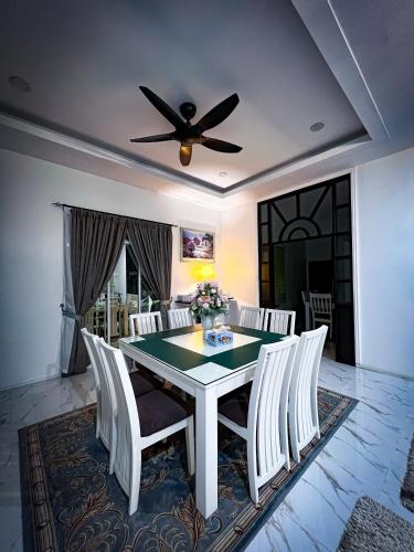 Villa avec 4&nbsp;chambre(s) de &nbsp;m² et 3&nbsp;salle(s) de bains privée(s) à Kadok (Casadina Villa Homestay) in Kadok