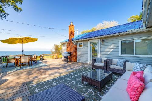 . Wilson Waterfront Getaway Near Hikes and Wineries!