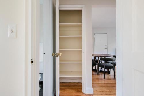 Létesítmények, Blueground Ward Two pool nr Prospect Hill Park BOS-1274 in Area Iv