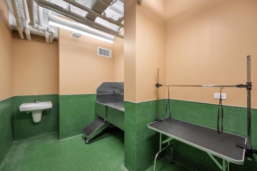 Létesítmények, Blueground Ward Two pool nr Prospect Hill Park BOS-1274 in Area Iv