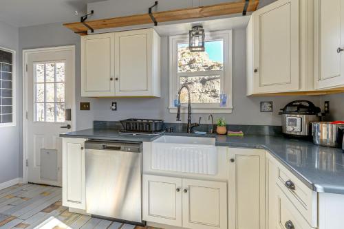 Trail Access On-Site! Scenic Rock Springs Getaway in ร็อค สปริง ซิตี้ เซ็นเตอร์