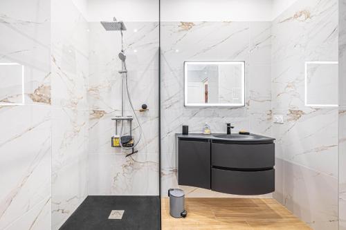 Bagno, Luxury Notre Dame by BookingGuys in Altro