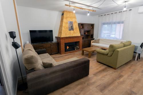 El Salón de Arriba (El Salon de Arriba) in 埃爾雷亞爾德聖比森特