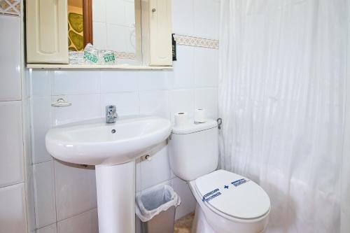Hotel Virgen de los Reyes - image 3