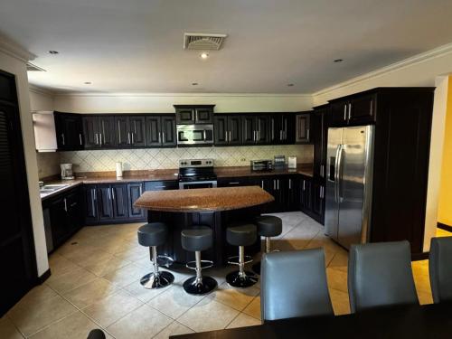 מטבח, Pacific Sun Penthouse in חראדורה